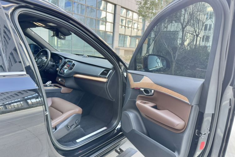 Used Volvo XC90 2023 B5 SmartDrive Luxury Edition 5 Seats
