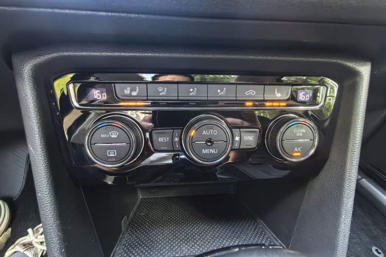 Used Volkswagen Tiguan L 2019 Revised 330TSI Automatic Two-Wheel Drive Smart & Luxury Edition China VI Standard
