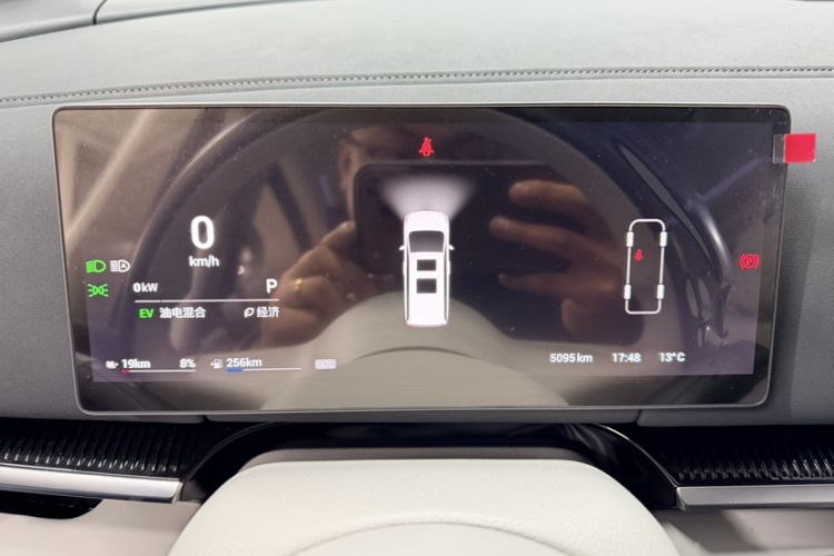 Used VOYAH Dream 2025 PHEV Four-Wheel Drive Prestige Kunpeng Edition
