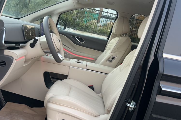 Used VOYAH Dream 2025 PHEV Four-Wheel-Drive Flagship Kunpeng Edition
