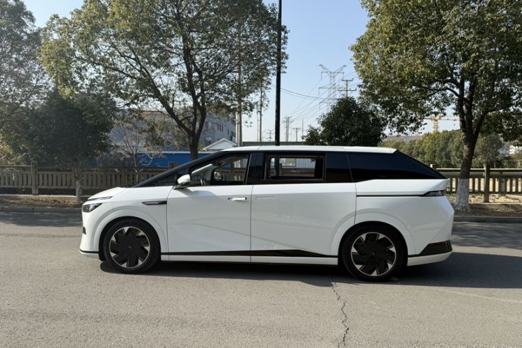 Used XPeng X9 2024 640 All-Wheel Drive High-Performance Max
