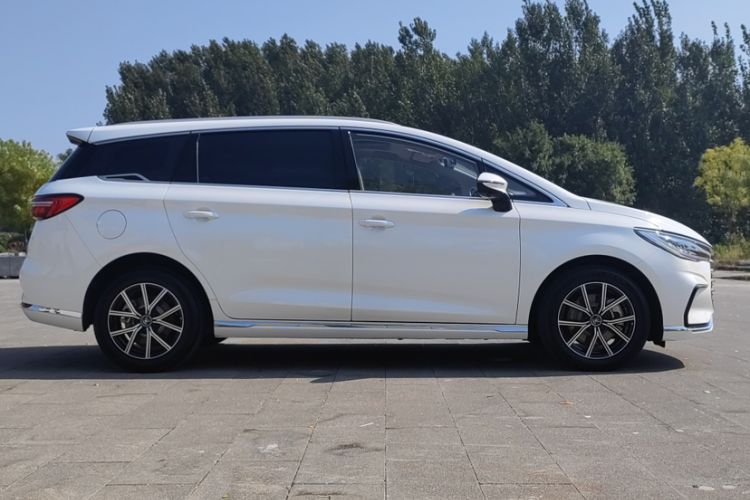 Used BYD Song MAX New Energy 2022 DM-i 105KM Prestige Model
