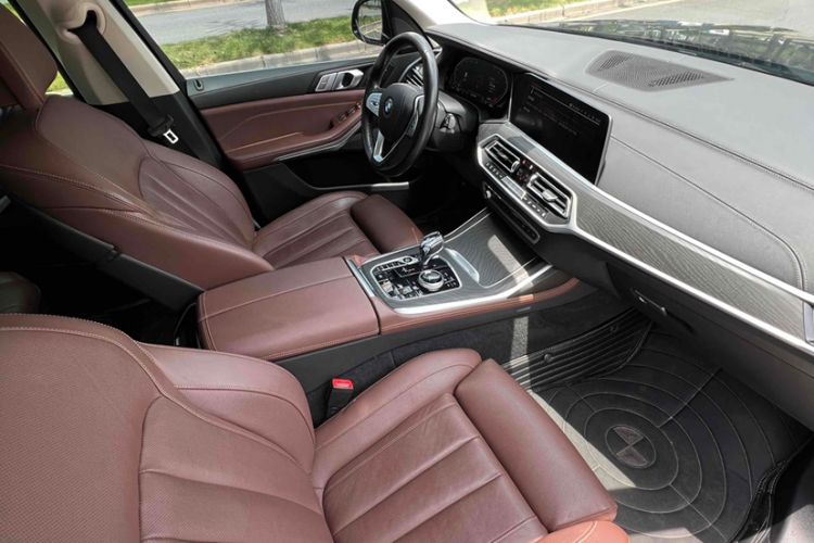 Used BMW X7 2021 xDrive40i Luxury Package with Leading Features
