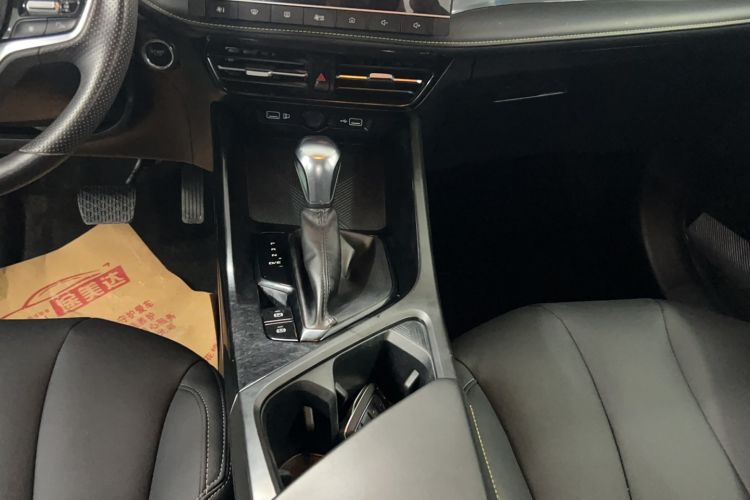 Used Roewe i5 2021 1.5L CVT Black Gold Edition
