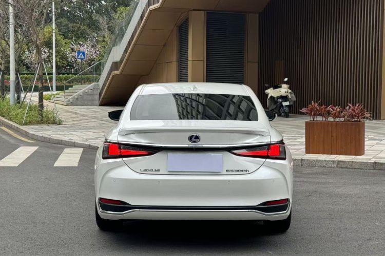 Used Lexus ES 2020 300h Premier Edition
