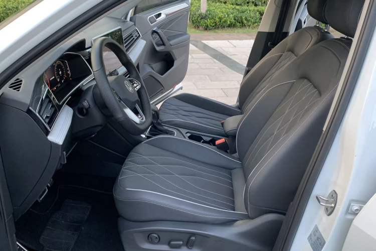 Used Volkswagen Tiguan L 2023 330TSI Automatic Two-Wheel Drive R-Line Enjoyment Edition