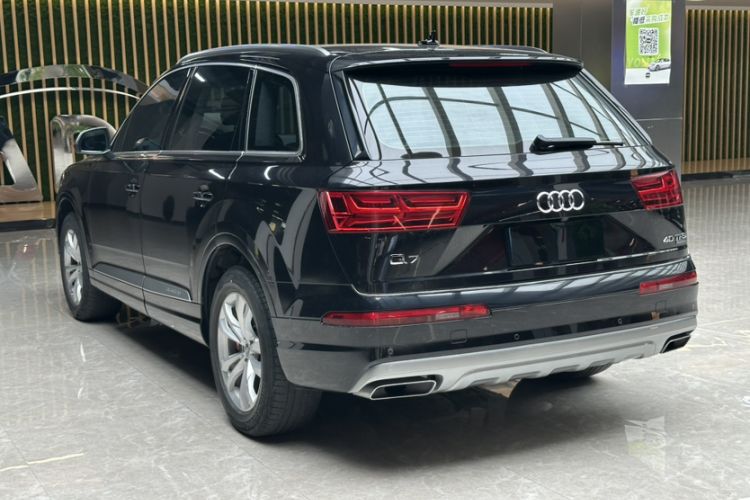 Used Audi Q7 2018 40 TFSI Comfort Model
