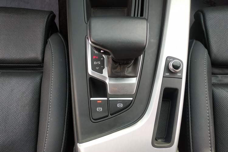 Used Audi A4L 2022 40 TFSI Fashion Dynamic Model
