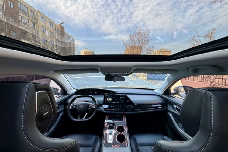 Used Changan UNI-K 2023 2.0T Two-Wheel Drive Enjoyment Version
