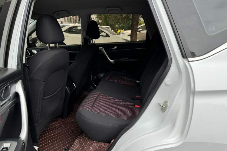 Used Haval M6 2018 Revised Version 1.5T DCT Two-Wheel Drive Urban Style
