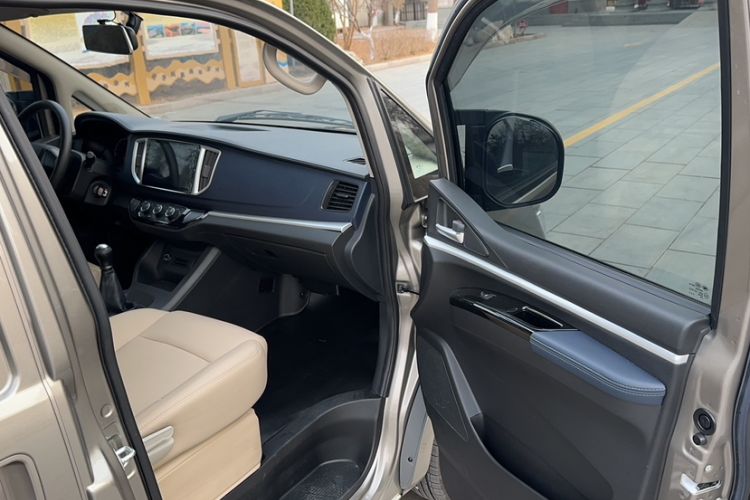 Used FORTHING Lingzhi 2023 M5 1.6L Practical Model 5 Seats