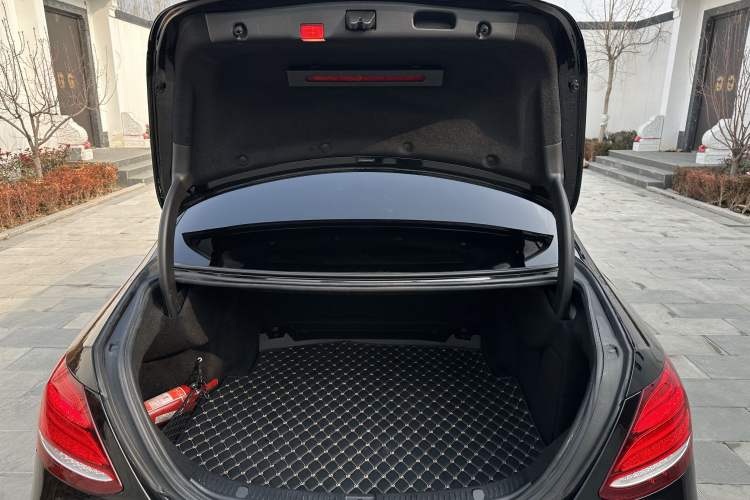 Used Mercedes-Benz E-Class 2016 E 300 L Sporty and Stylish Model