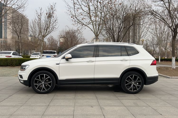 Used Volkswagen Tiguan L 2019 Revised 330TSI Automatic Two-Wheel Drive Smart & Luxury Edition China VI Standard