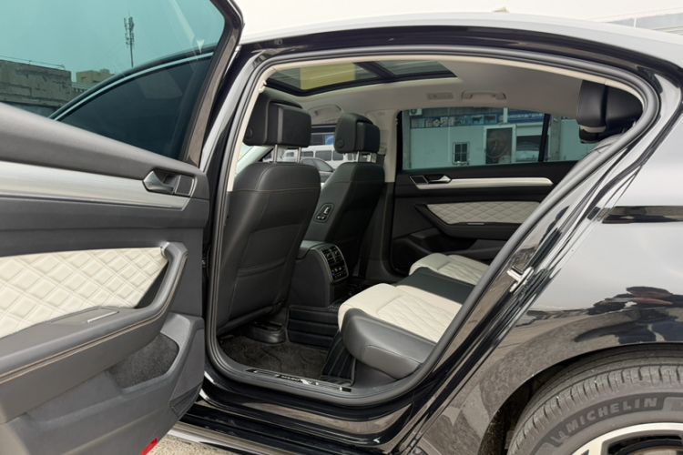 Used Volkswagen Magotan 2023 2 Million Units Limited-Edition 380TSI DSG Flagship Version
