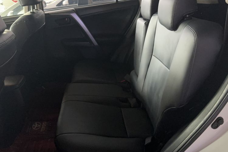 Used Toyota RAV4 2019 2.0L CVT Two-Wheel Drive Fashion X Limited Edition China VI Standard
