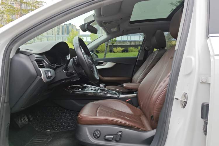 Used Audi A4L 2018 30th Anniversary Edition 40 TFSI Fashion Model
