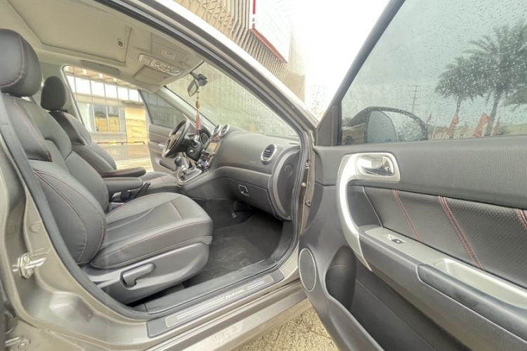 Used Haval H6 2015 Upgraded Model 1.5T Manual Two-Wheel Drive Elite Version