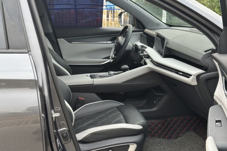 Used Changan CS75 PLUS 2023 3rd Generation 1.5T Automatic Prestige Model
