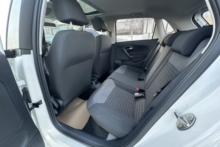 Used Volkswagen Polo 2016 1.6L Automatic Comfort Model
