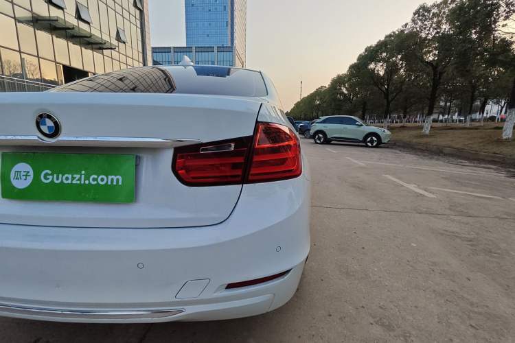 Used BMW 3 Series 2015 316Li Fashion Model
