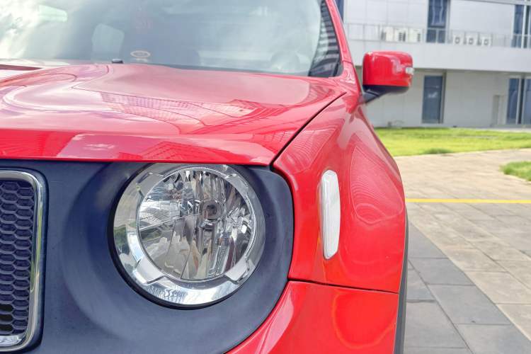 Used  Renegade 2018 Connected Large Screen Version 180T Automatic High-Energy Edition
