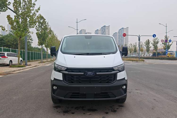 Used Ford Transit 2023 2.0T Diesel Manual Multifunction Commercial Vehicle Mid-axle Low-Roof Design 5/6 Seats
