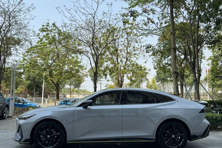 Used Changan UNI-V 2022 2.0T Leading-Speed Edition
