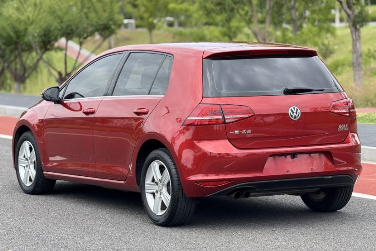 Used Volkswagen Golf 2016 230TSI Automatic Comfort Version
