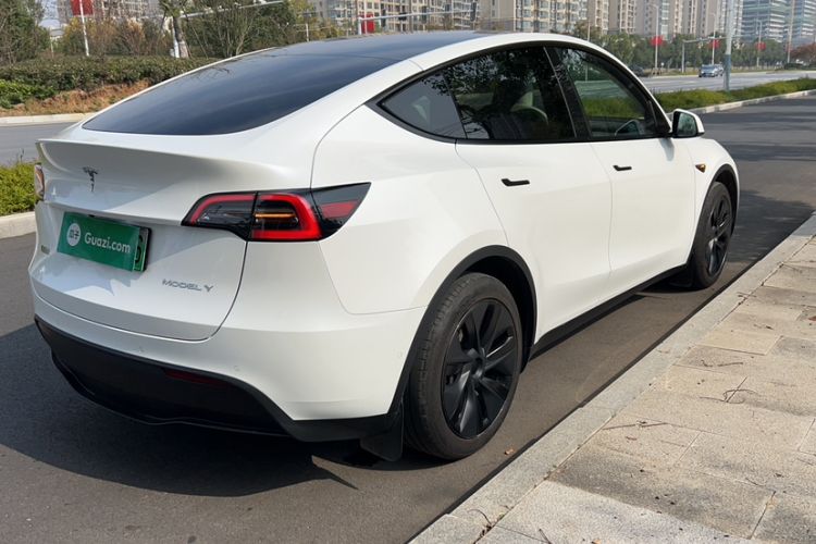 Used Tesla Model Y 2023 Rear-Wheel-Drive Version
