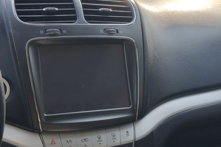 Used Dodge Journey 2013 2.4L Two-Wheel Drive Luxury Version
