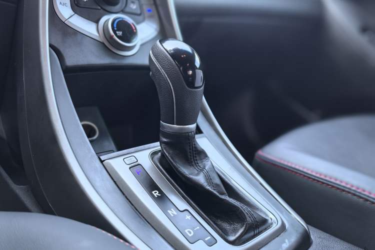 Used Hyundai Elantra (5th Generation / Langdong) 2015 1.6L Automatic Fashion Model
