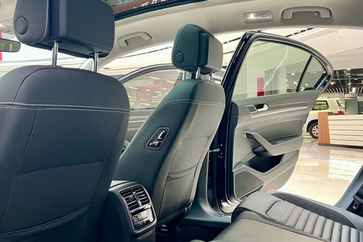 Used Volkswagen Magotan 2020 330TSI DSG Leading Model
