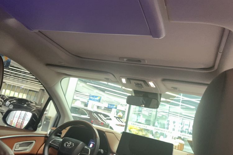 Used Toyota Granvia 2023 2.5L Hybrid Comfort Edition
