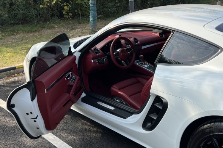 Used Porsche 718 2022 Cayman 2.0T
