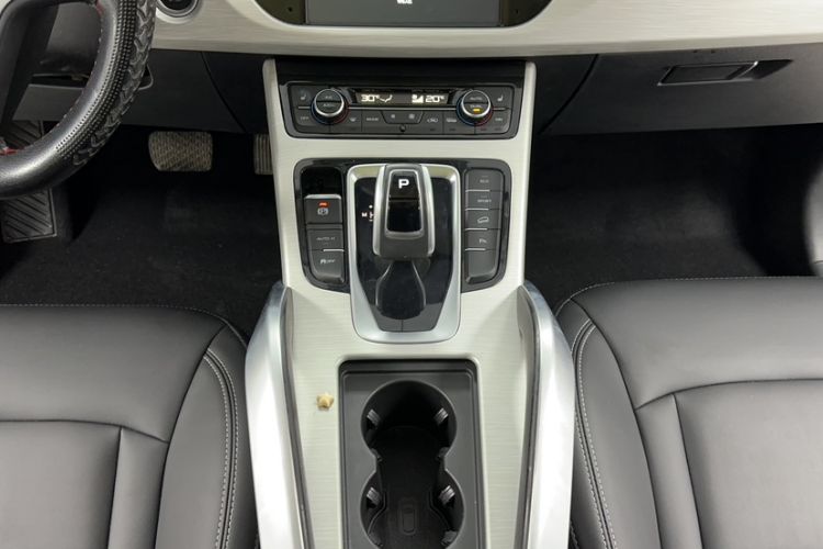 Used Geely Auto Emgrand X7 Sport 2020 1.8TD DCT Two-Wheel Drive Smart Connect 4G-Enabled Version
