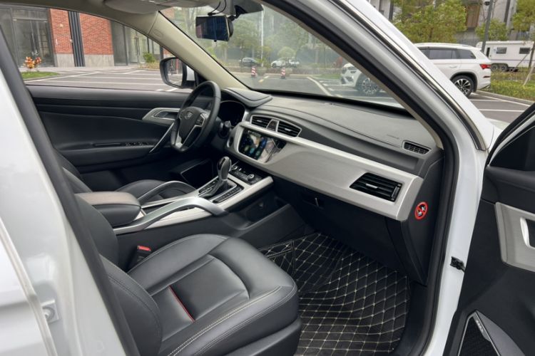 Used Geely Auto Emgrand X7 Sport 2018 1.8TD Automatic Two-Wheel Drive Smart Connect 4G Internet Edition
