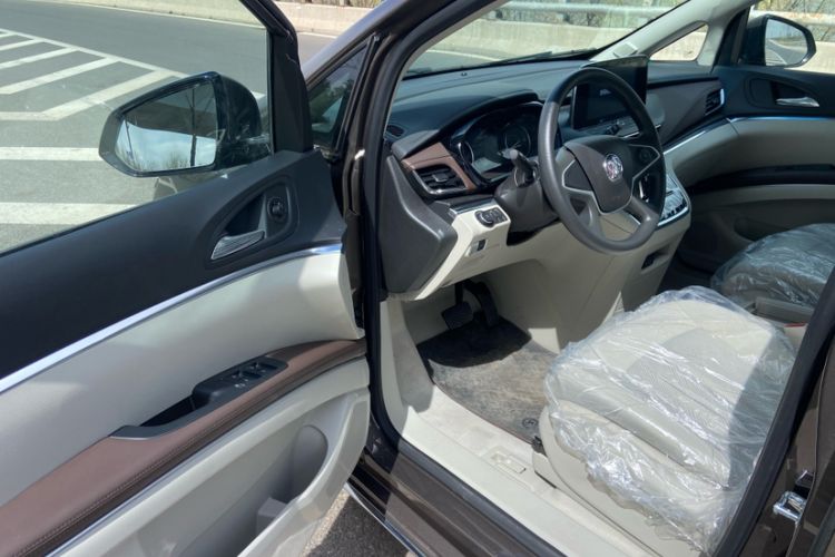 Used Buick GL8 2023 Land Executive Class Comfort Model
