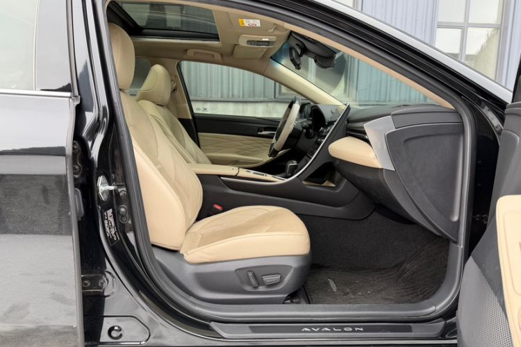 Used Toyota Avalon 2019 Dual-Engine 2.5L XLE Prestige Version China VI Standard