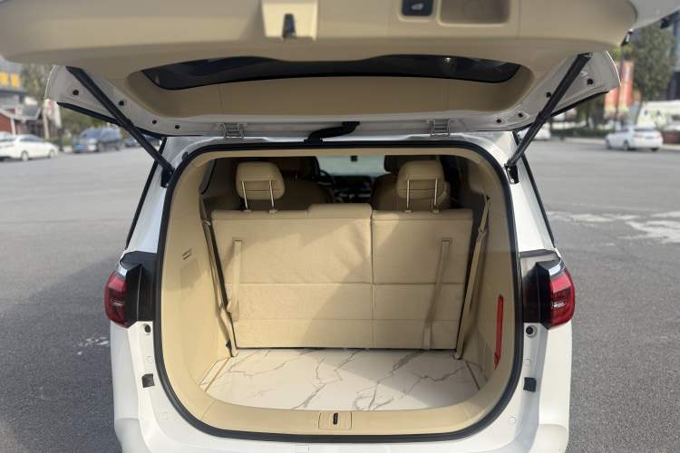 Used Buick GL8 2023 ES Lu Zun Deluxe Model
