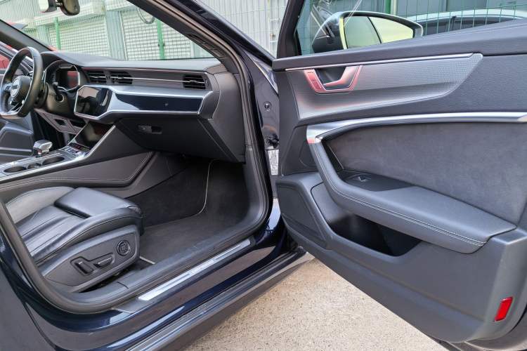 Used Audi A6 2022 allroad quattro Explorer 55 TFSI Prestige Off-Road Model