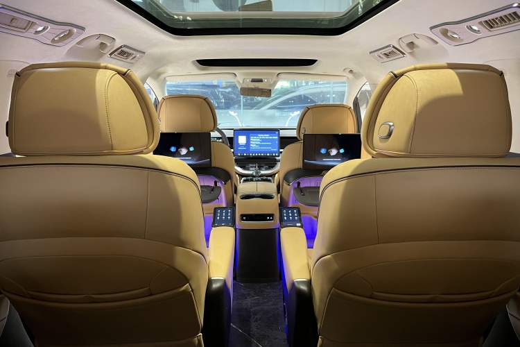 Used Denza D9 2024 DM-i 980 Four-Wheel Drive Flagship Model
