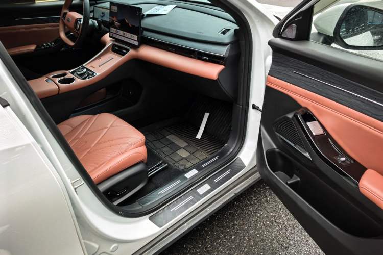 Used  L6 2025 EM-i 140km Starship Edition