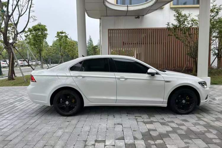 Used Volkswagen Lamando 2017 230TSI DSG Fashion Edition
