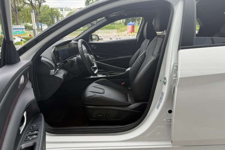 Used Hyundai Elantra 2022 1.5L CVT LUX Prestige Edition
