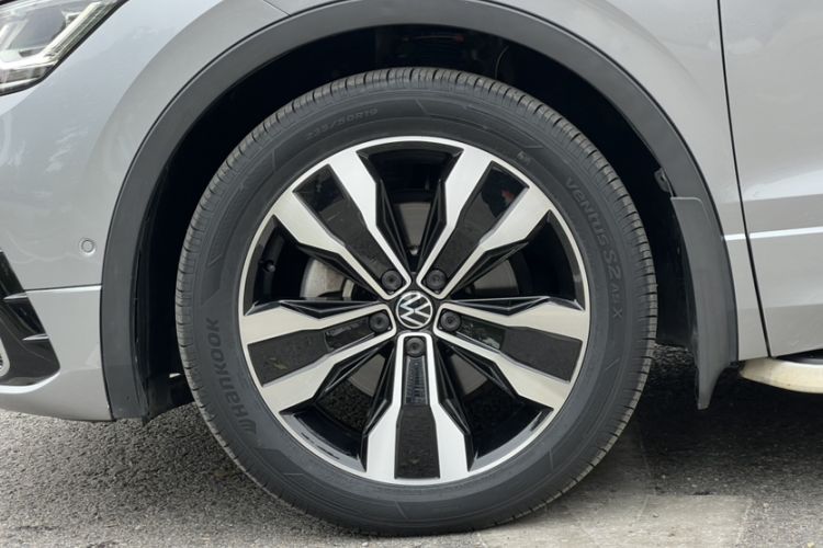 Used Volkswagen Tiguan L 2022 330TSI Automatic Two-Wheel Drive R-Line Flagship Edition
