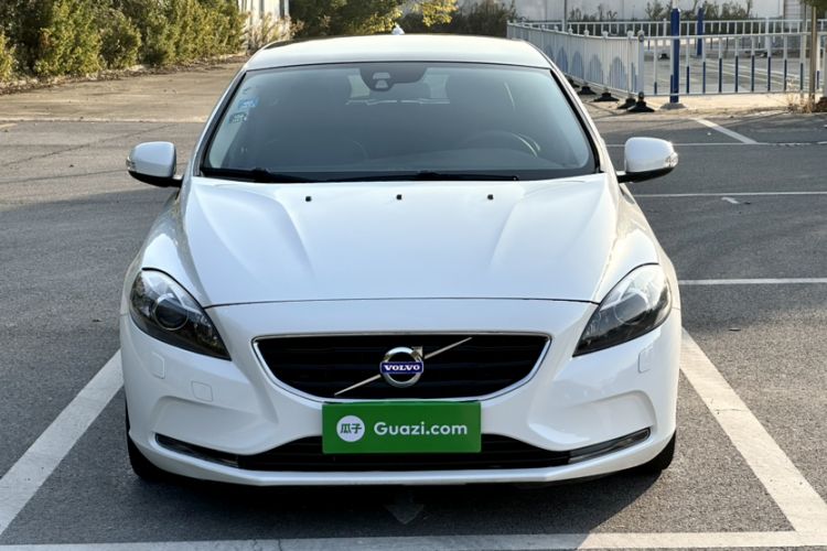 Used Volvo V40 2015 1.6T Zhiyi Edition