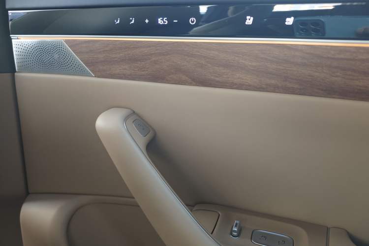 Used Hima Luxeed R7 2024 All-Electric 667 km Max
