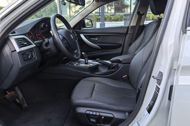 Used BMW 3 Series 2015 316Li Fashion Model
