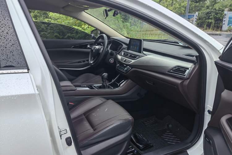 Used Changan Raeton CC 2018 1.5T Manual Elegant Model China V Standard
