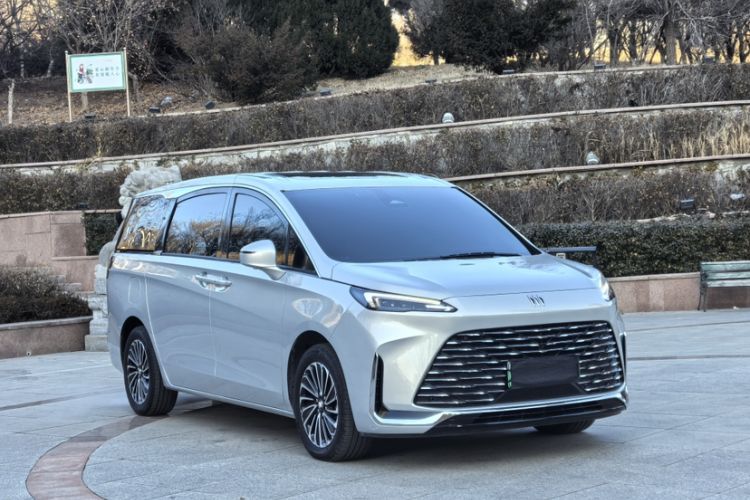 Used Buick GL8 New Energy 2025 Lu Shang Luxury Edition 7-Seater
